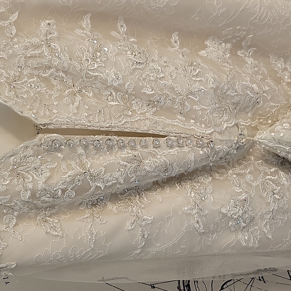 Sophia Tolli fully embellished and embroidered wedding dress - Picture 4 of 8